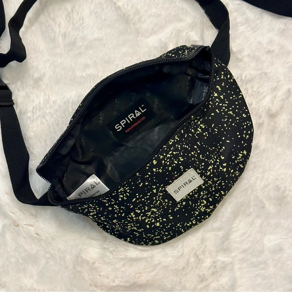 Belt Bag / Fanny Pack - Picture 3 of 6